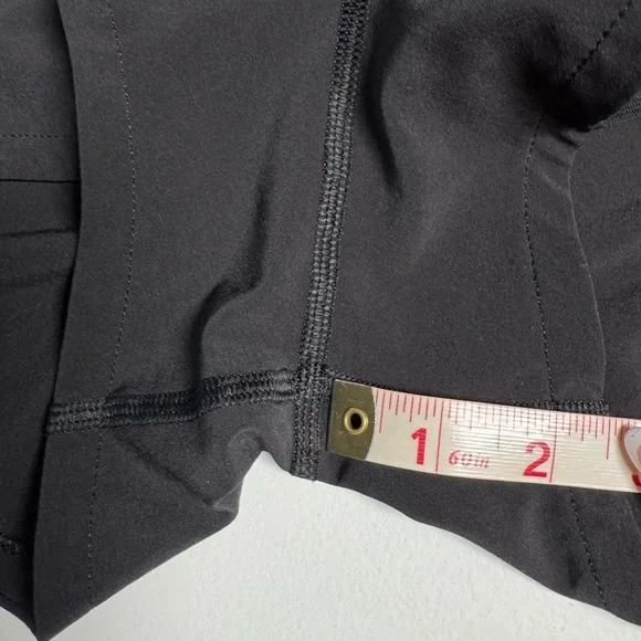 lululemon speed up shorts 2.5” - Picture 9 of 9